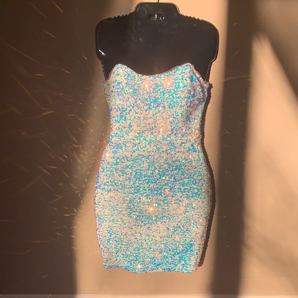 Gorgeous NWOT mini dress!!